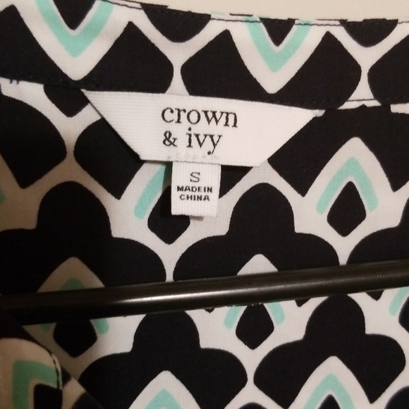 Crown & Ivy sleevless printed top size S - Picture 3 of 5